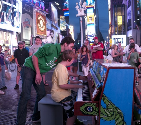 Free piano lesson in Time Square
