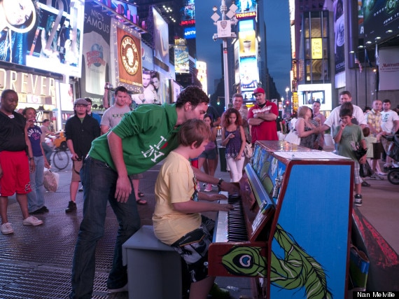 Free piano lesson in Time Square